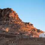 Le Djebel Dahar est une région qui s’étend entre Tataouine et Matmata sur une superficie de 6500 km² avec une hauteur maximale de 713 mètres.Destination Dahar est un projet porté et financé par le Secrétariat d’État à l’Economie Suisse et conduit en collaboration avec le Ministère du Tourismeet de l’Artisanat ainsi que l’Office National du Tourisme Tunisie. La fondation Swiss contact s’est chargée de chapeauter l’exécution.